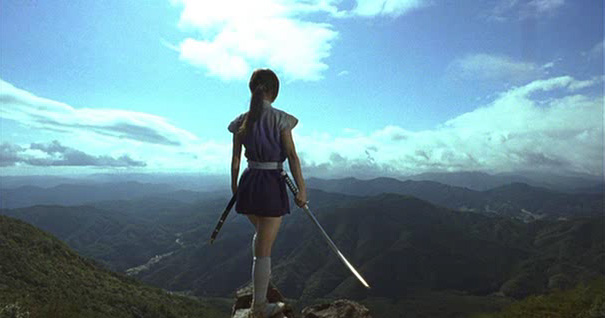 Азуми на фоне пейзажа.